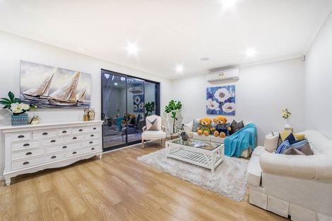 Photo of property in 27a Royal View Road, Te Atatu South, Auckland, 0610