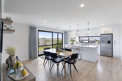 Photo of property in 202 Pacific Drive, Fitzherbert, Palmerston North, 4410