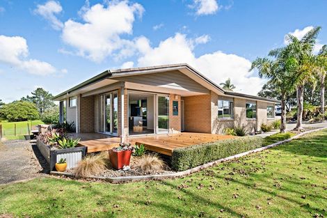 Photo of property in 160 Torkar Road, Clarks Beach, 2122