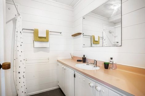 Photo of property in 2/22 Elizabeth Drive, West Harbour, Auckland, 0618