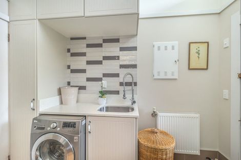 Photo of property in 214 Heatherlea Road East, Levin, 5571