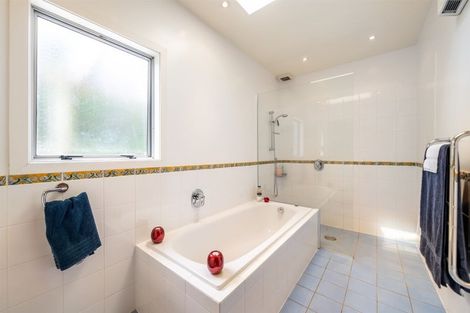 Photo of property in 62 Kiriwai Road, Paremata, Porirua, 5024