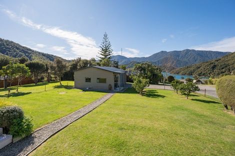 Photo of property in 2 Worlds End Road, Tennyson Inlet, 7195