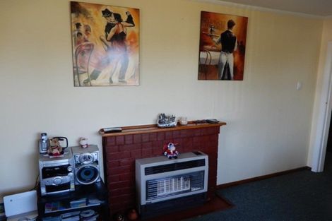 Photo of property in 2 Robbins Crescent, Hawera, 4610