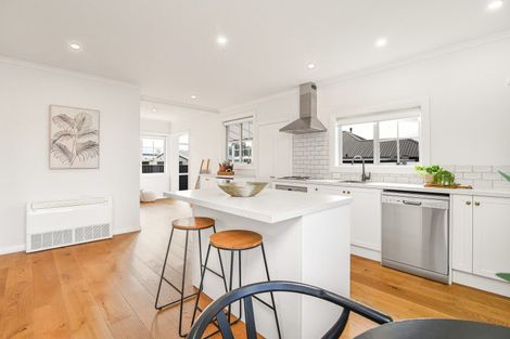 Photo of property in 27 Isadore Road, Saint Clair, Dunedin, 9012