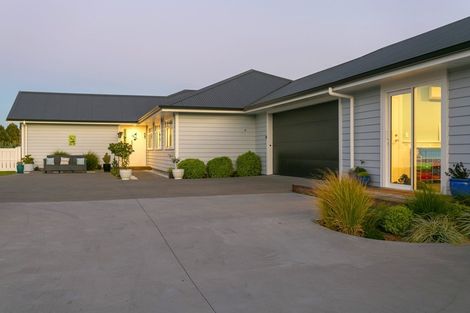 Photo of property in 97 Loch Views Road, Acacia Bay, Taupo, 3385