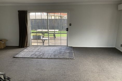 Photo of property in 98 Oakfield Crescent, Pukete, Hamilton, 3200
