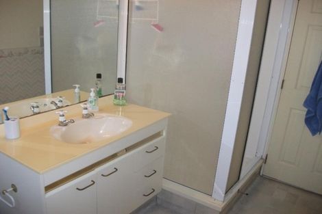 Photo of property in 29 The Crowsnest, Whitby, Porirua, 5024