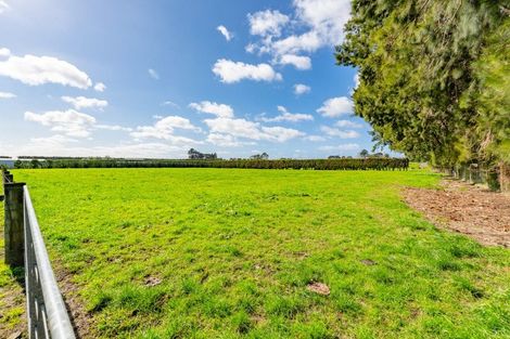 Photo of property in 42 Taupaki Road, Taupaki, 0782