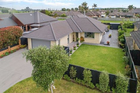 Photo of property in 27 Putaka Place, Papamoa Beach, Papamoa, 3118