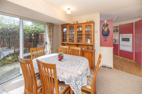 Photo of property in 2 Pentavon Lane, Avonhead, Christchurch, 8042