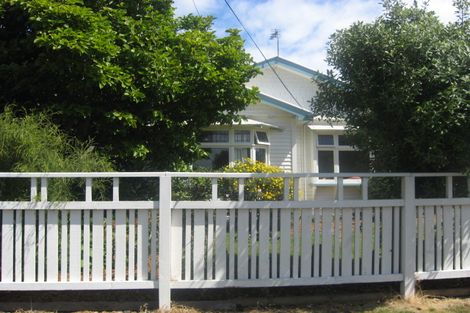 Photo of property in 16 Sandwich Road, Beckenham, Christchurch, 8023