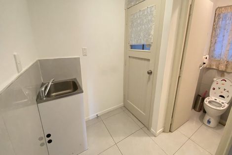 Photo of property in 5a Springbank Lane, Te Atatu Peninsula, Auckland, 0610