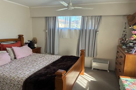 Photo of property in 14 Butterworth Drive, Glendene, Auckland, 0602