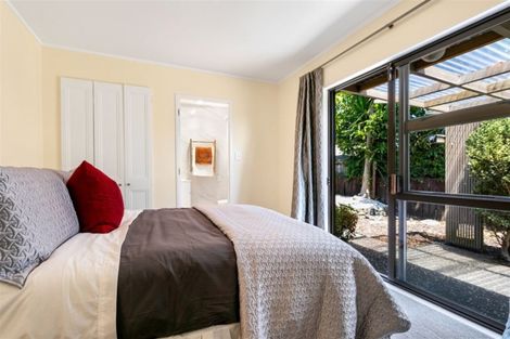 Photo of property in 2/16 Matisse Drive, West Harbour, Auckland, 0618