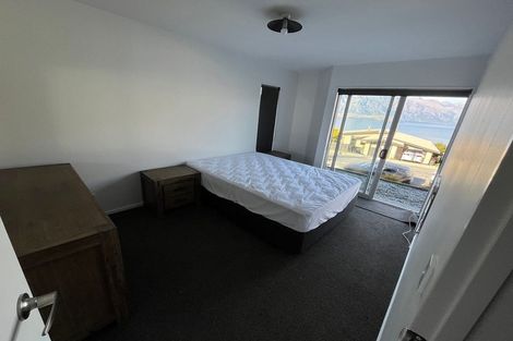 Photo of property in 46 Wynyard Crescent, Fernhill, Queenstown, 9300