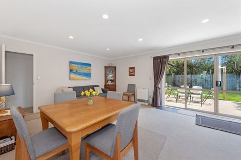 Photo of property in 27 Whitney Place, Rototuna North, Hamilton, 3210