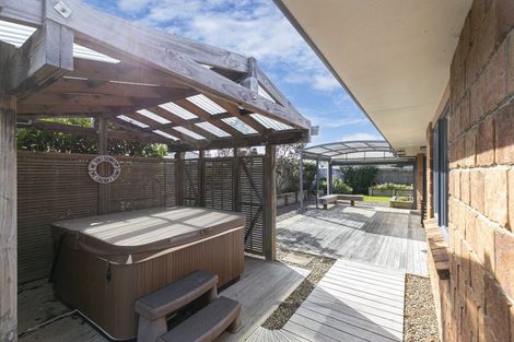 Photo of property in 3 William Noel Place, Waikanae Beach, Waikanae, 5036