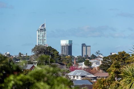 Photo of property in 1/25 Wolsley Avenue, Milford, Auckland, 0620