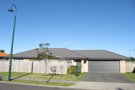 Photo of property in 10 Ashmere Lane, Weymouth, Auckland, 2103