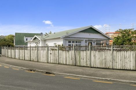 Photo of property in 117 Whites Line East, Waiwhetu, Lower Hutt, 5010