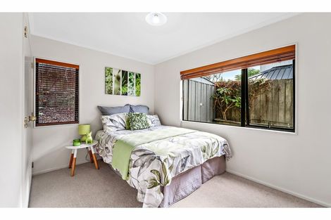 Photo of property in 2/5 Anne Road, Hillcrest, Auckland, 0627