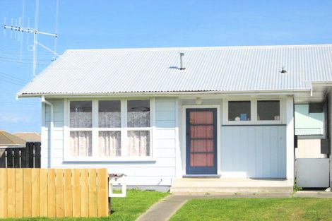 Photo of property in 2 Rogers Street, Castlecliff, Whanganui, 4501