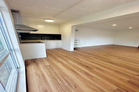 Photo of property in 2/59 Pupuke Road, Birkenhead, Auckland, 0627