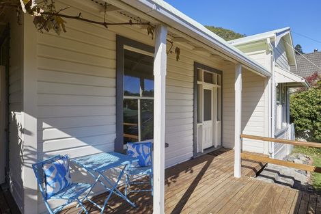 Photo of property in 125 Wellington Street, Picton, 7220