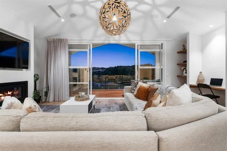 Photo of property in 43 Great West Road, Matipo Heights, Rotorua, 3015