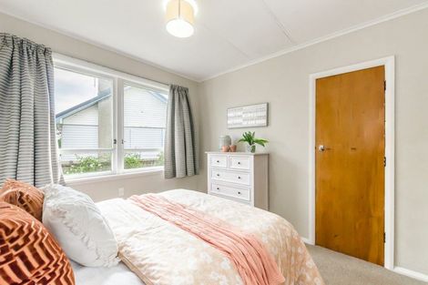 Photo of property in 37 Mazengarb Road, Paraparaumu Beach, Paraparaumu, 5032