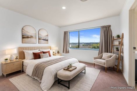 Photo of property in 2/27 Mallard Place, Unsworth Heights, Auckland, 0632