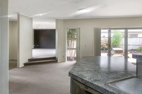 Photo of property in 2 Somerton Drive, Huntington, Hamilton, 3210