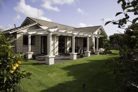 Photo of property in 10 Kinross Drive, Merrilands, New Plymouth, 4312