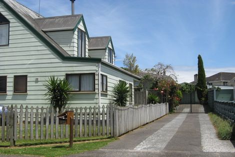 Photo of property in 2/116 Mountain Road, Mangere Bridge, Auckland, 2022