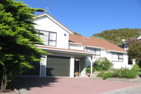 Photo of property in 57 Woodman Drive, Tawa, Wellington, 5028