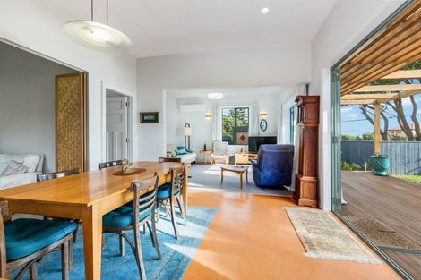 Photo of property in 137 Wellington Road, Paekakariki, 5034