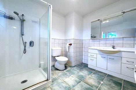 Photo of property in 20 Tawhana Crescent, Red Beach, 0932