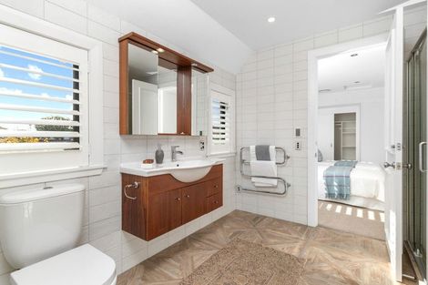 Photo of property in 5 Merivale Lane, Merivale, Christchurch, 8014