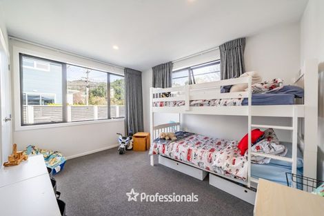 Photo of property in 393 Stokes Valley Road, Stokes Valley, Lower Hutt, 5019