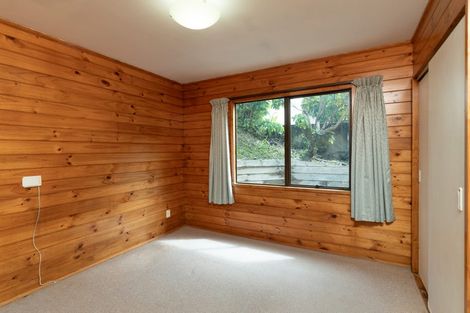 Photo of property in 94a Newlands Road, Newlands, Wellington, 6037