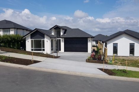 Photo of property in 17 Boocock Crescent, Orewa, 0931