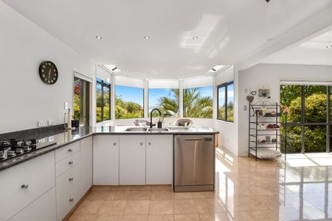 Photo of property in 4 Tupara Crescent, Kawaha Point, Rotorua, 3010