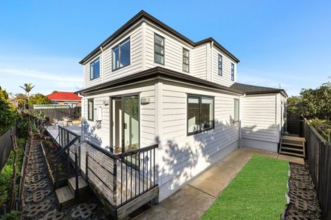 Photo of property in 33a Jillteresa Crescent, Half Moon Bay, Auckland, 2012