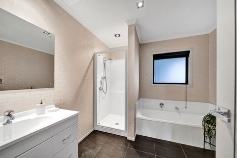 Photo of property in 905 Devon Road, Bell Block, New Plymouth, 4312