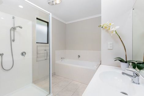Photo of property in 72 Kittiwake Drive, Schnapper Rock, Auckland, 0632