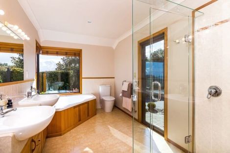 Photo of property in 42 Edge Hill, Acacia Bay, Taupo, 3385