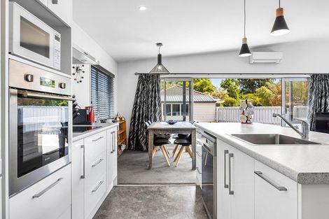 Photo of property in 11 Wades Avenue, Saint Martins, Christchurch, 8022