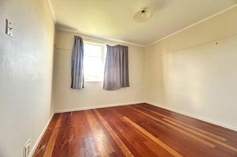 Photo of property in 15 Albert Road, Kelston, Auckland, 0602