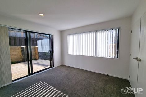 Photo of property in 17a Marina View Drive, West Harbour, Auckland, 0618